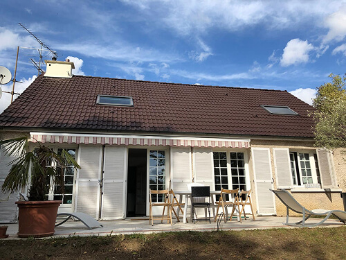 Détail d'une toiture après brossage manuel
