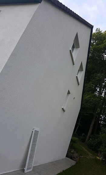 Nettoyage de façade après travaux Façade propre et saine après un traitement anti-fongique et un nettoyage